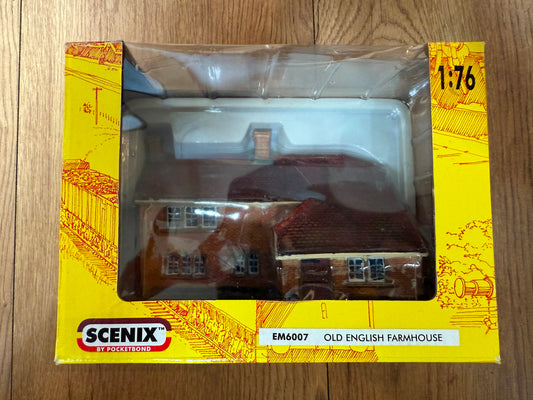 Scenix OO Gauge Buildings - Old English Farmhouse. BNIB