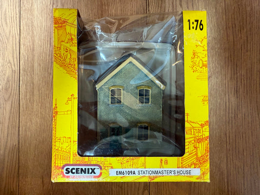 Scenix OO Gauge Buildings - Stationmaster's House. BNIB