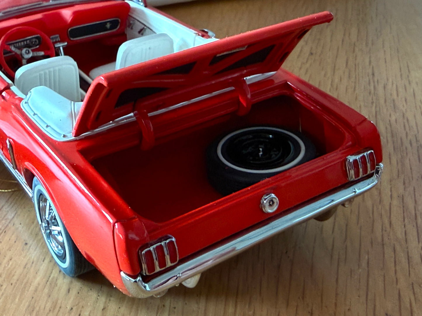 Franklin Mint: 1:24 1964 Ford Mustang Convertible