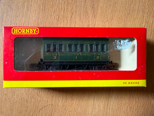 Hornby OO Gauge R4135 SR Olive Green Four Wheel Coach. BNIB.