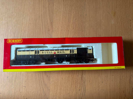 Hornby OO GaugeR440D GWR Operating Royal Mail Coach Set 848. Missing Accessories