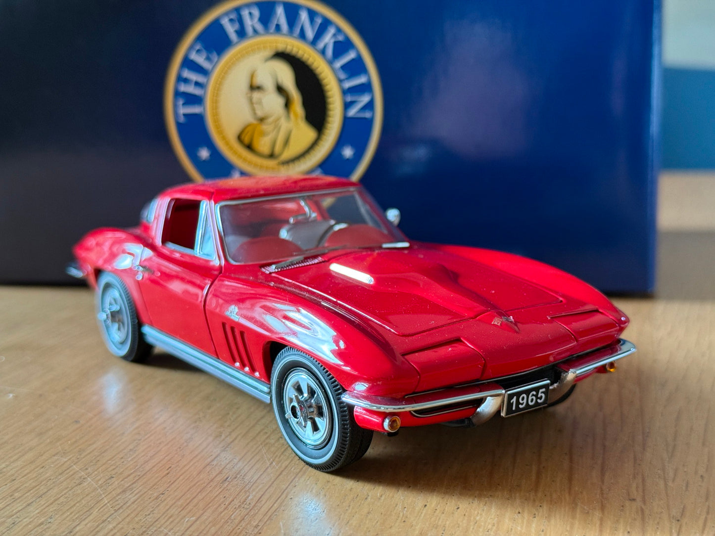 Franklin Mint: 1:24 1965 Corvette Sting Ray Coupe 396 CID (Rare Model)