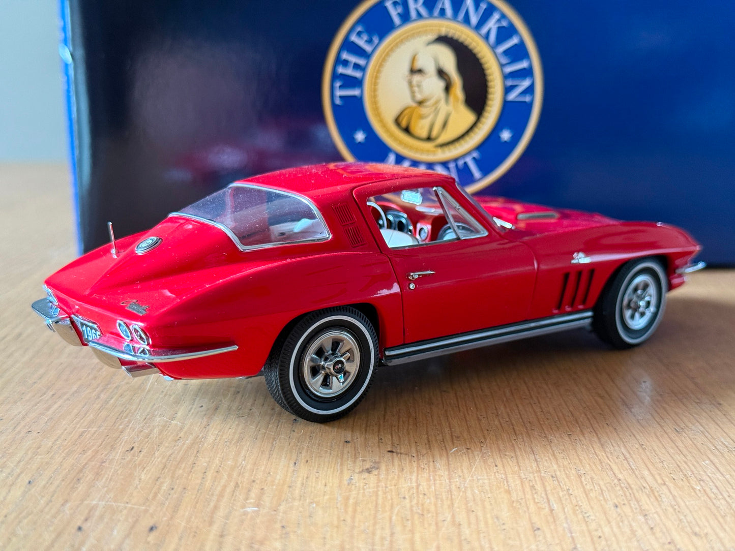 Franklin Mint: 1:24 1965 Corvette Sting Ray Coupe 396 CID (Rare Model)