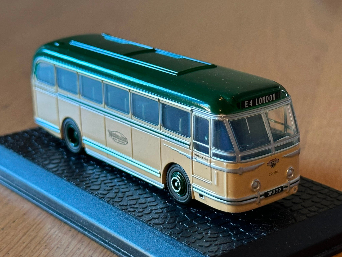 Corgi OO Gauge Original Omnibus Beadle Integral Maidstone & District.