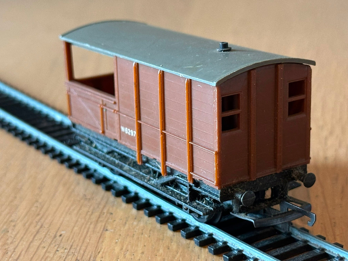 Tri-ang R124 OO Gauge. Western Region Brake Van W6297.