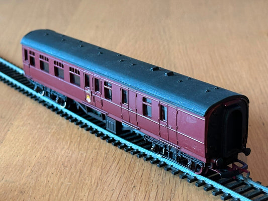 Tri-ang OO Gauge 86002 Maroon Coach