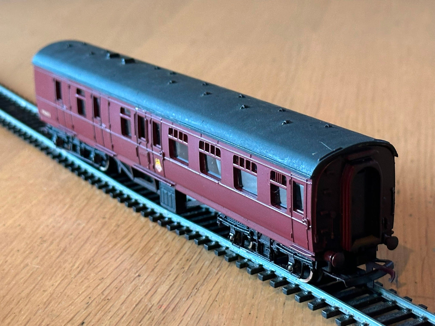 Tri-ang OO Gauge 86002 Maroon Coach