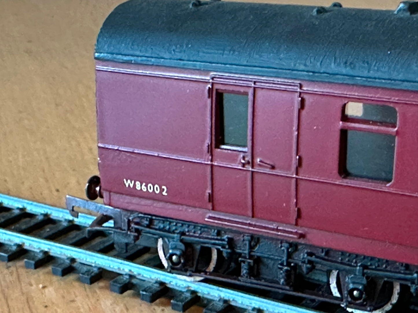 Tri-ang OO Gauge 86002 Maroon Coach