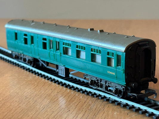Triang OO Gauge R220 2nd Class Main Line Brake Coach S34245 Green