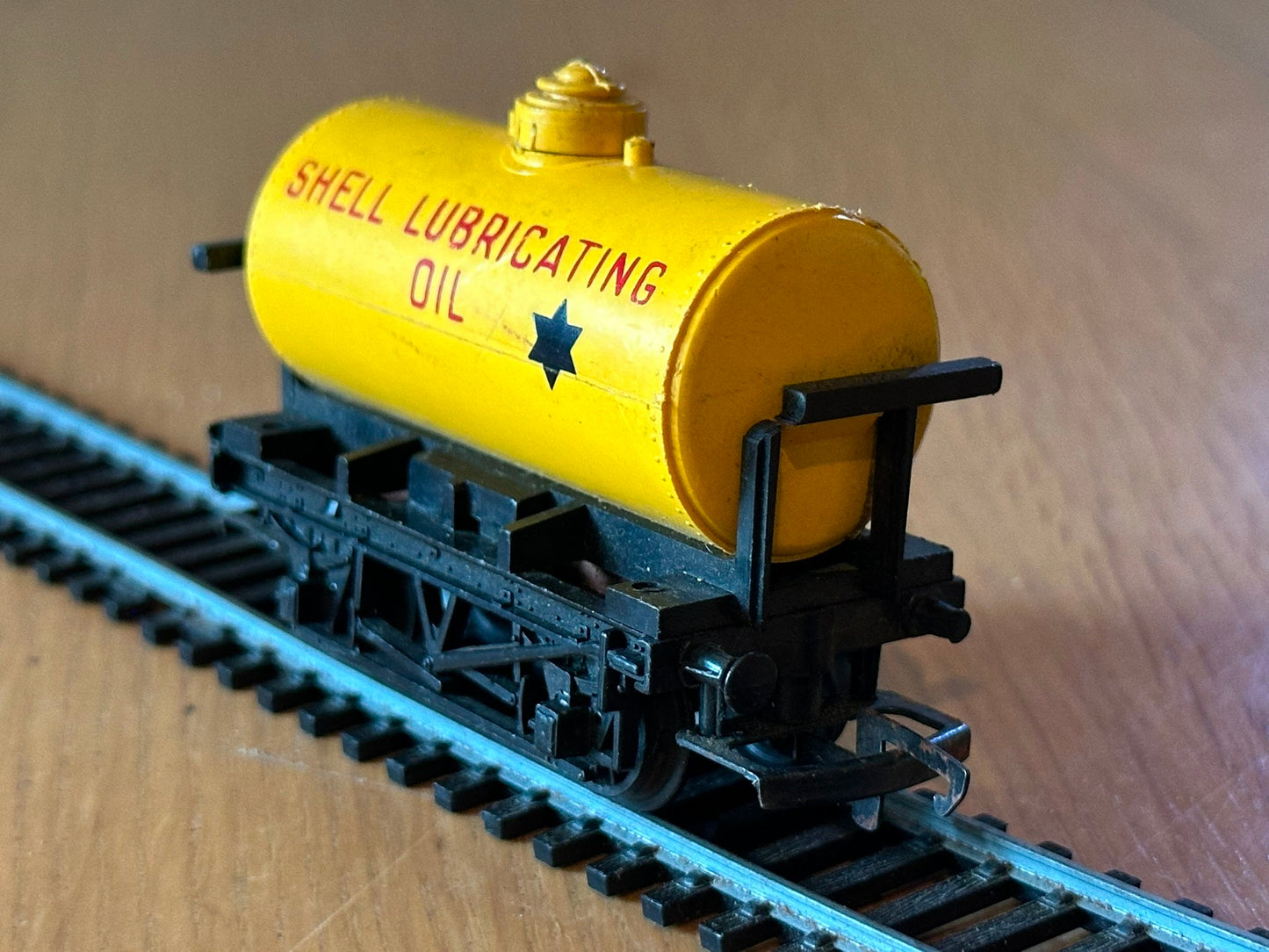 Hornby OO Gauge Shell Lubricating Oils Wagon R.211. Damaged. See Pictures.