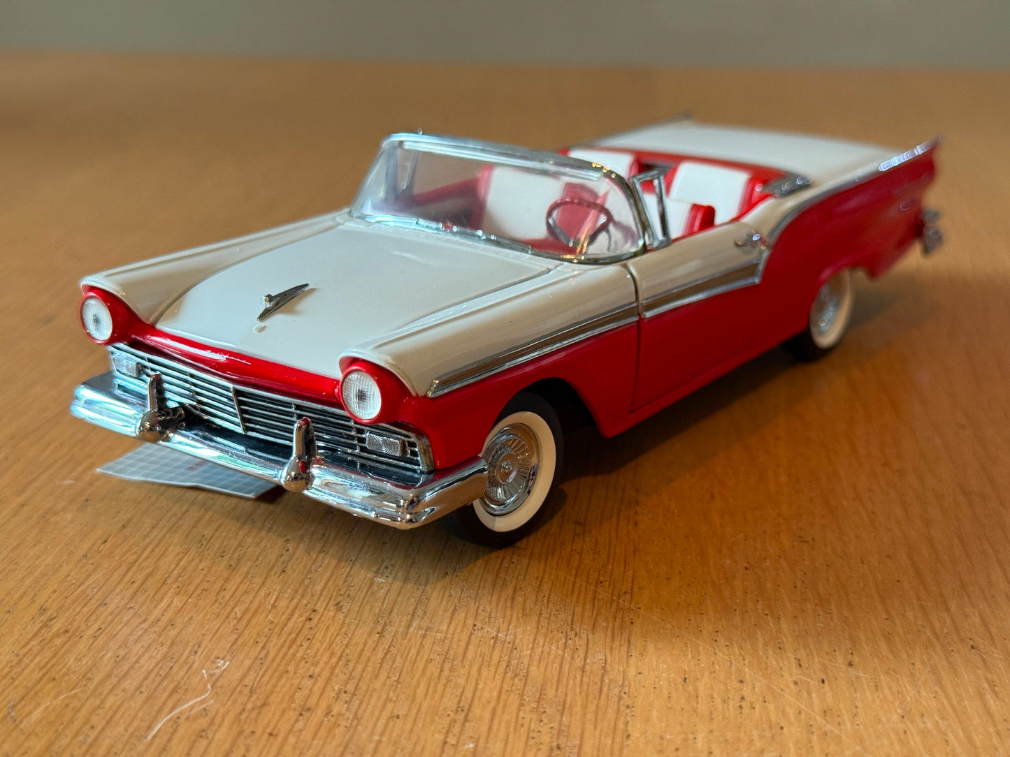 Franklin Mint: 1:24 1957 Ford Skyliner