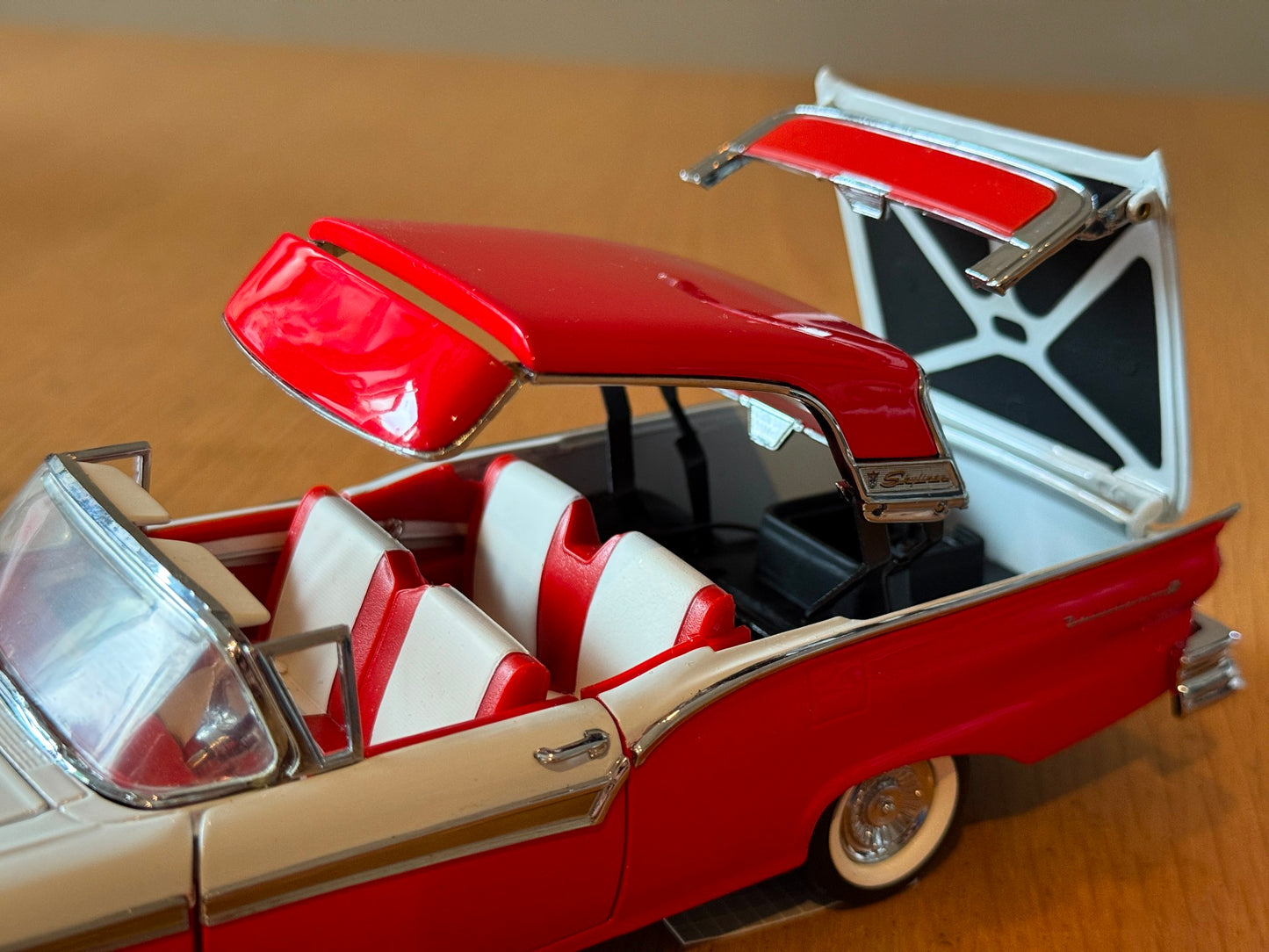 Franklin Mint: 1:24 1957 Ford Skyliner