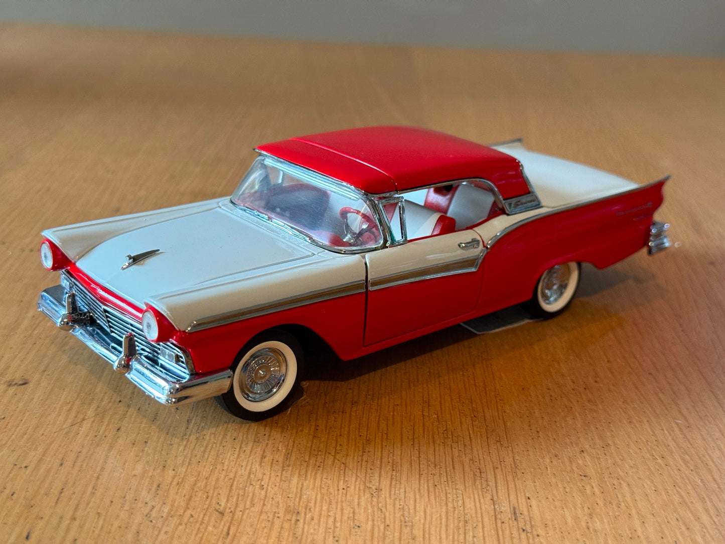 Franklin Mint: 1:24 1957 Ford Skyliner