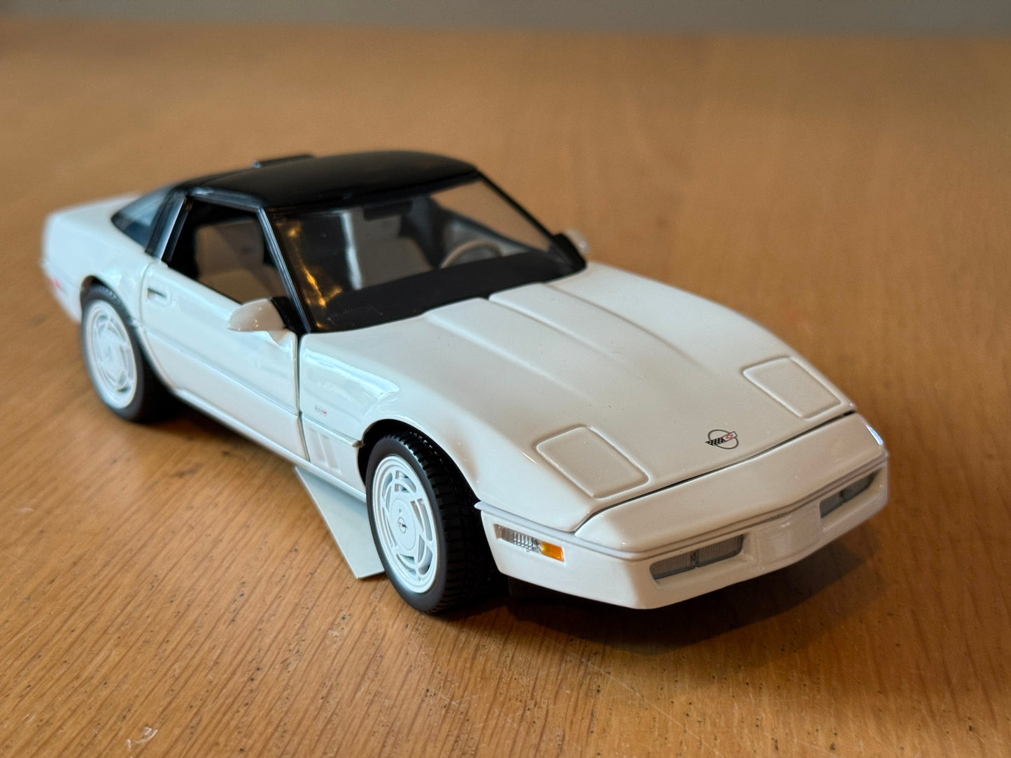 Franklin Mint: 1:24 1988 Chevrolet Corvette - 35th Anniversary Edition
