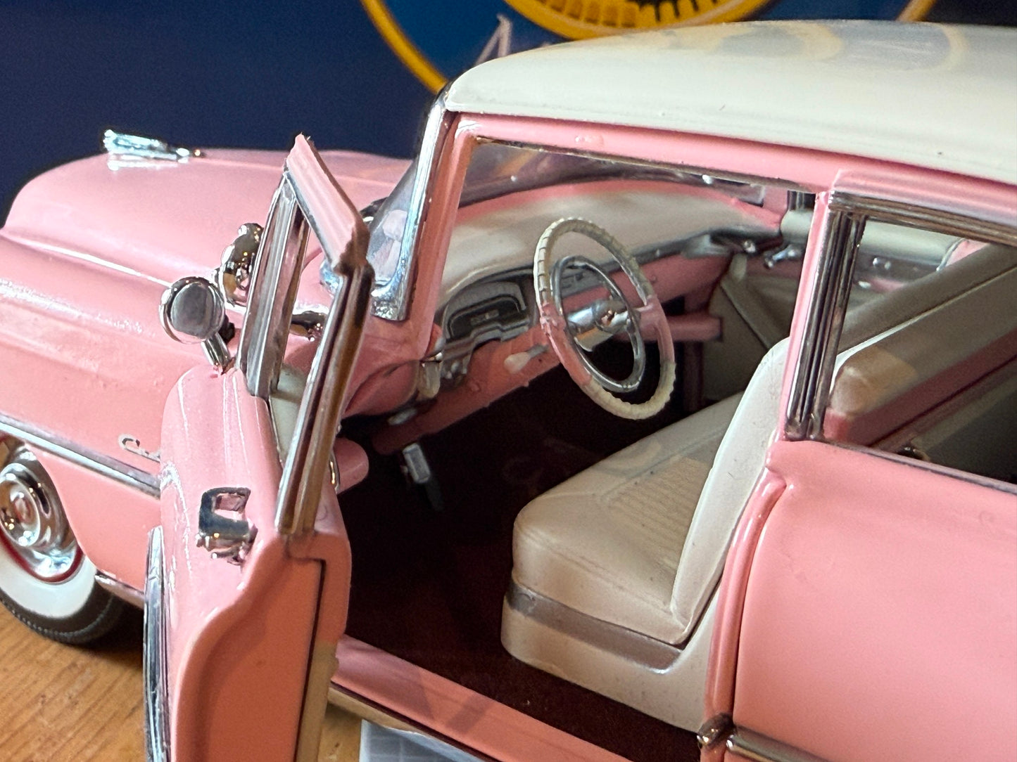 Franklin Mint: 1:24 Elvis Presley's Pink Cadillac