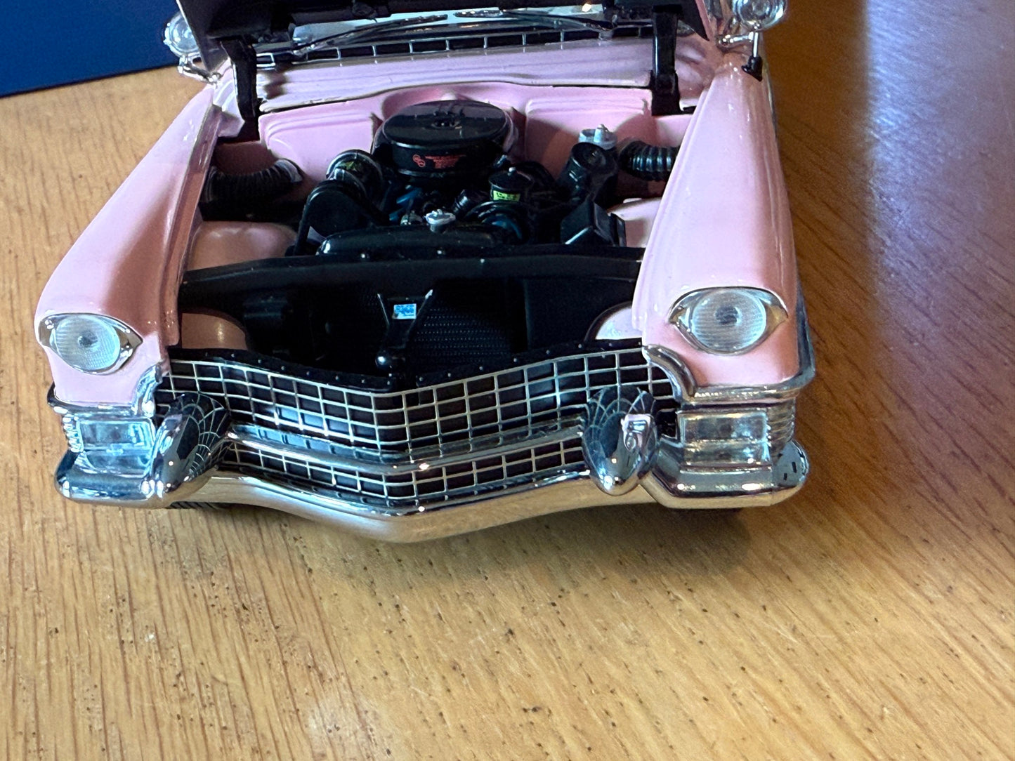 Franklin Mint: 1:24 Elvis Presley's Pink Cadillac