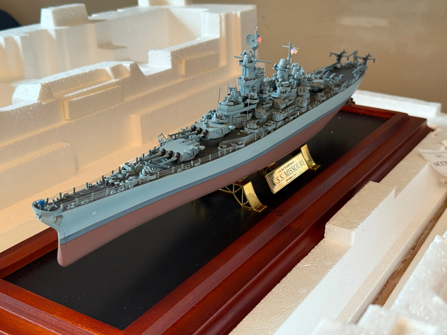 Franklin Mint: USS Missouri U.S Battleship BB-63 In Display Case and Box. MIB.