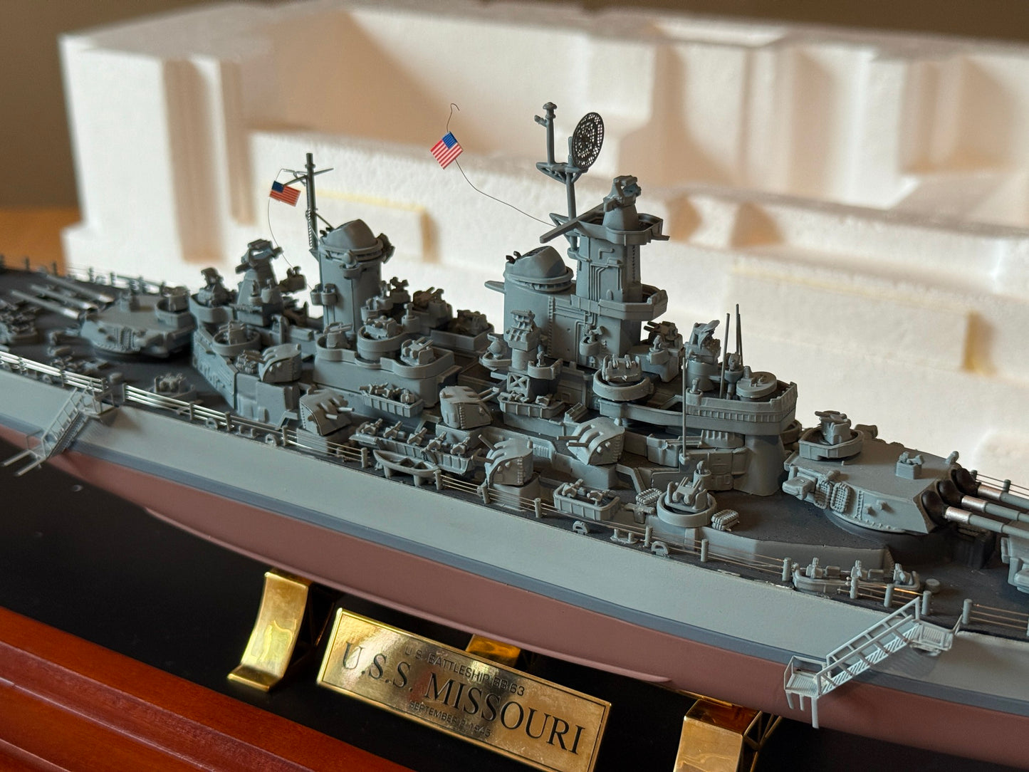Franklin Mint: USS Missouri U.S Battleship BB-63 In Display Case and Box. MIB.