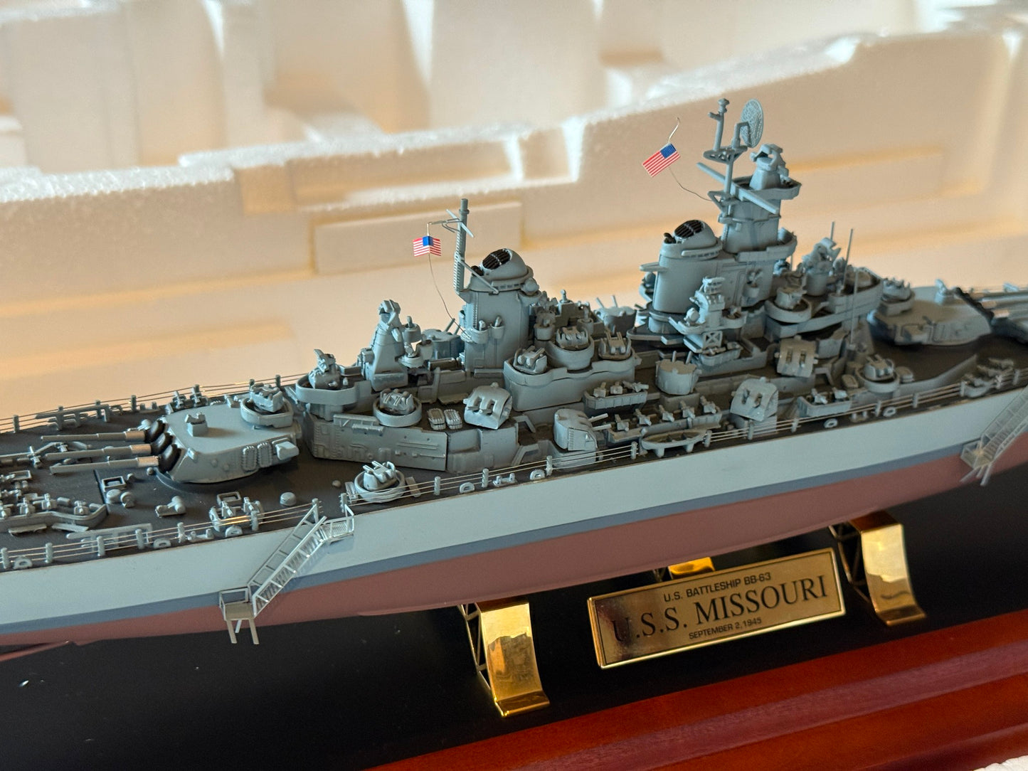 Franklin Mint: USS Missouri U.S Battleship BB-63 In Display Case and Box. MIB.