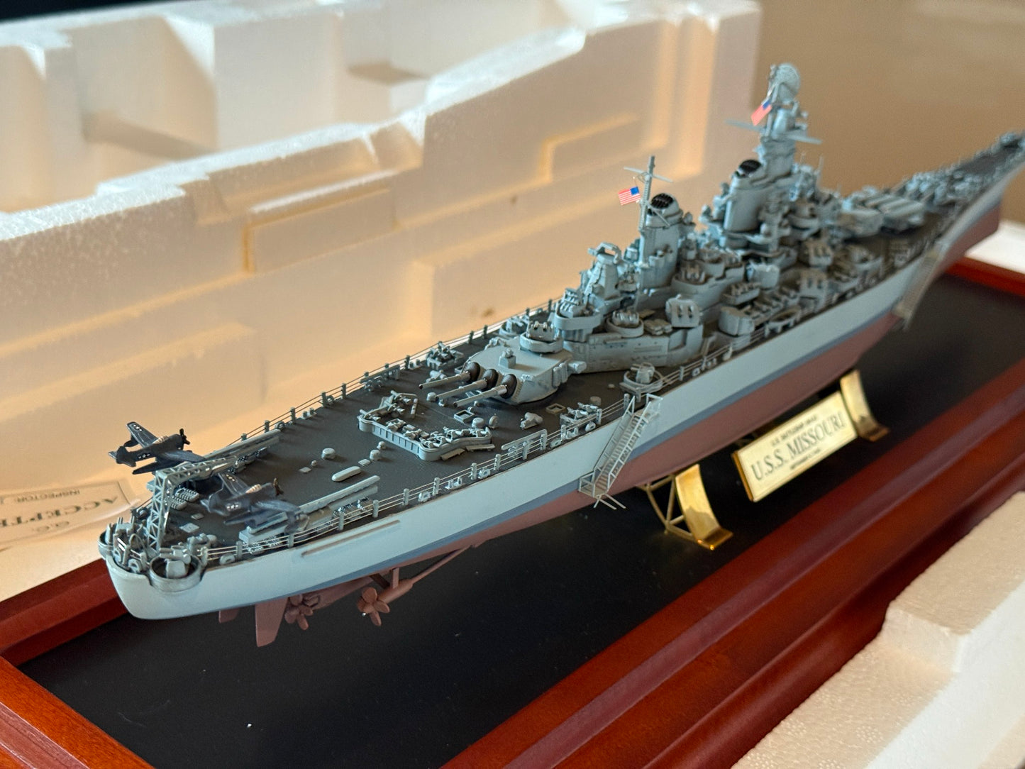 Franklin Mint: USS Missouri U.S Battleship BB-63 In Display Case and Box. MIB.