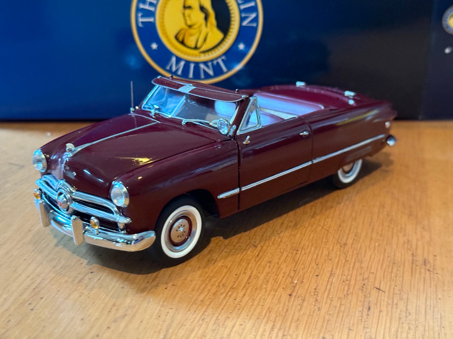 Franklin Mint: 1:24 1949 Ford Custom Convertible (slightly damaged) - Rare model