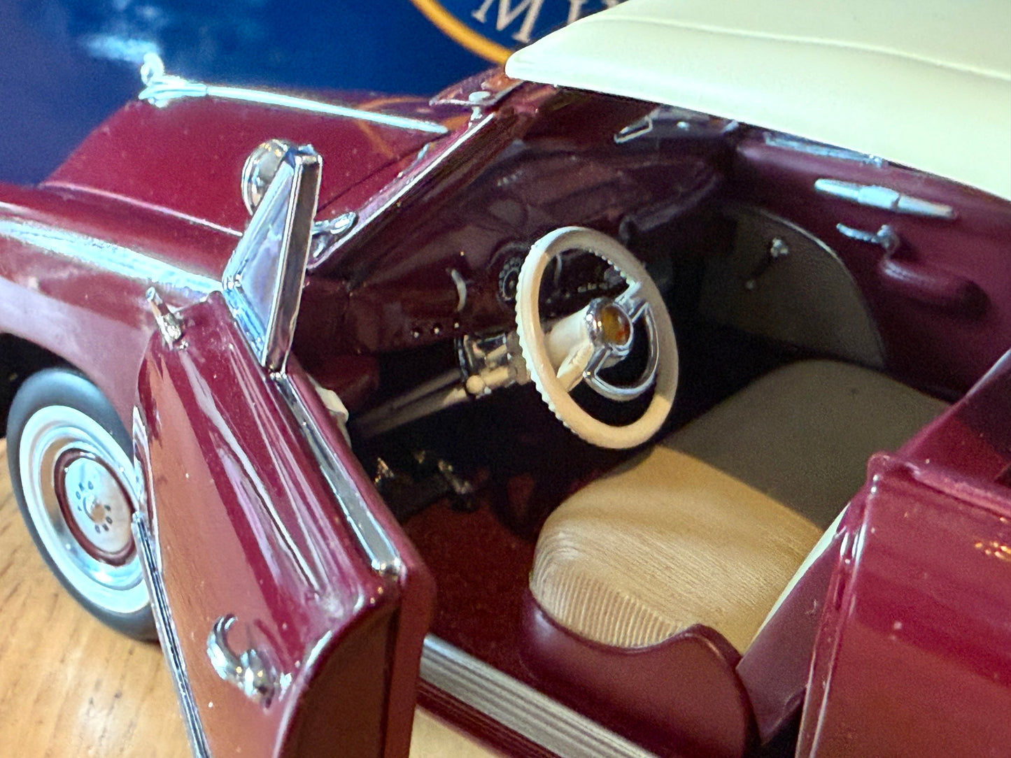 Franklin Mint: 1:24 1949 Ford Custom Convertible (slightly damaged) - Rare model
