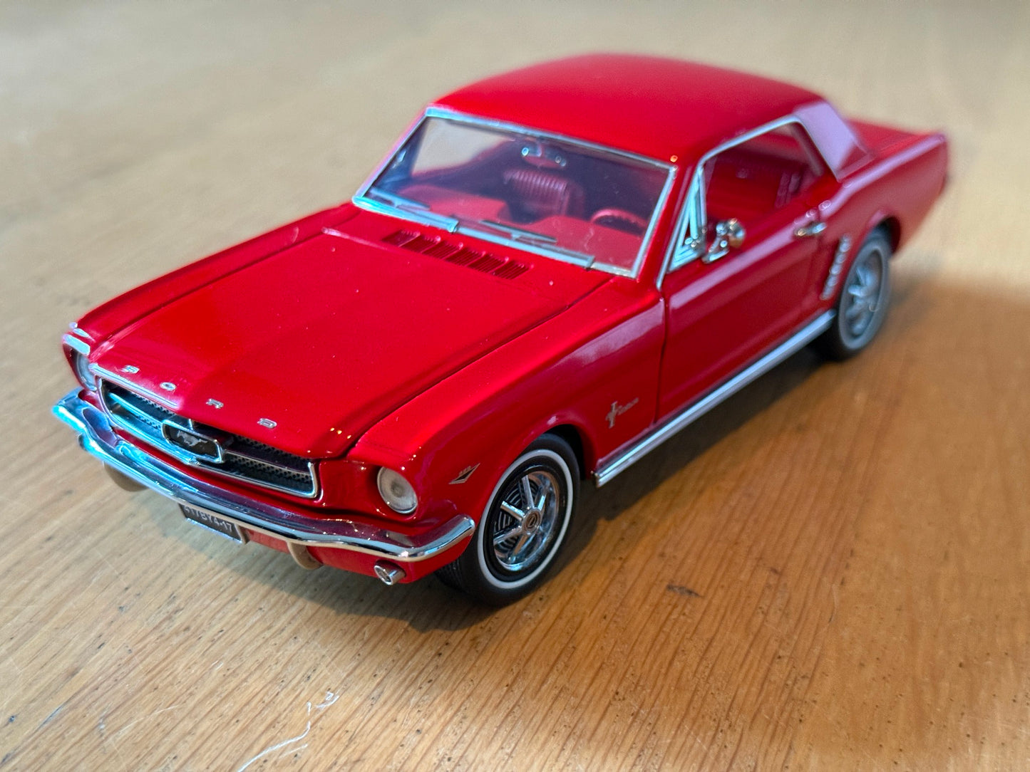 Franklin Mint: 1:24 1965 Ford Mustang - 45th Anniversary Model. Very Rare
