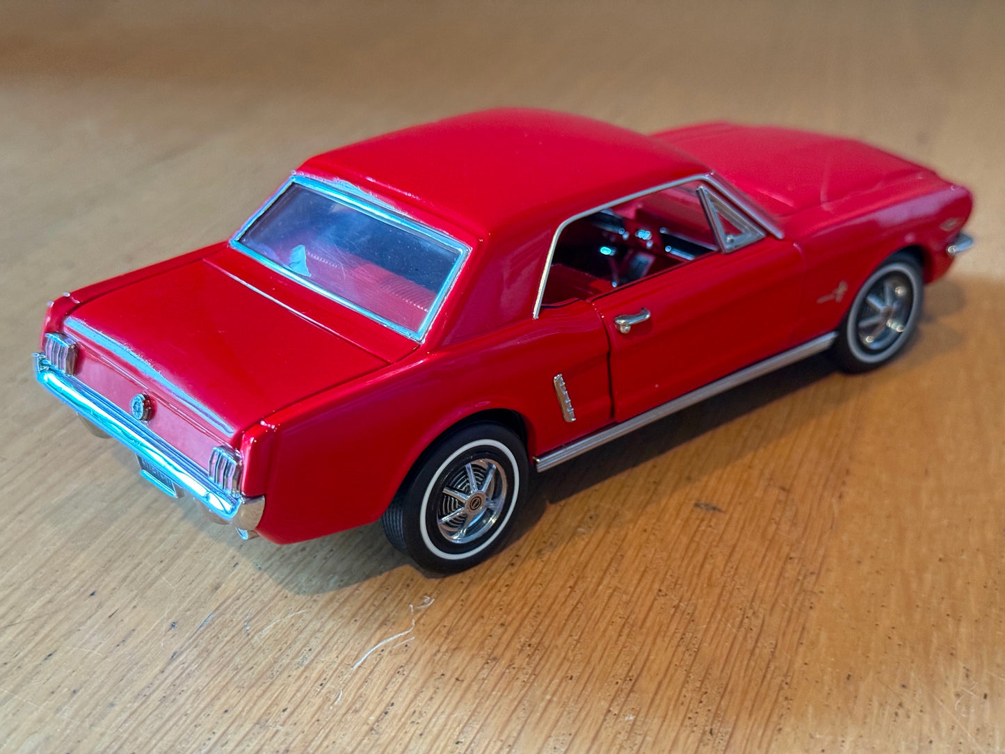 Franklin Mint: 1:24 1965 Ford Mustang - 45th Anniversary Model. Very Rare