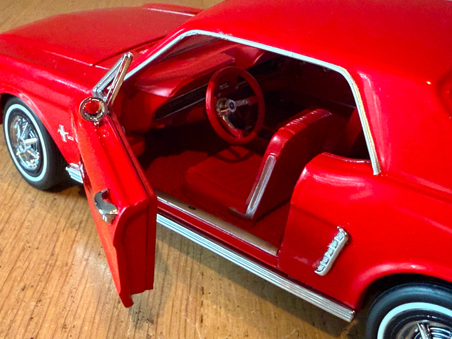 Franklin Mint: 1:24 1965 Ford Mustang - 45th Anniversary Model. Very Rare