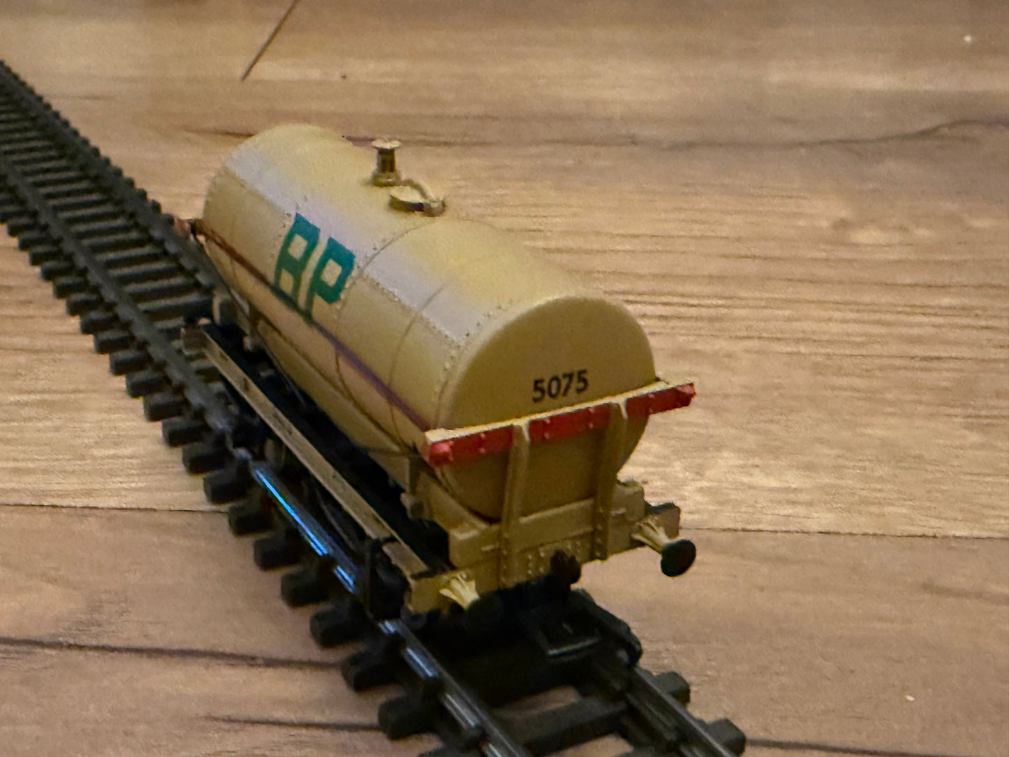 Bachmann OO Gauge 5075 Shell BP Tank Wagon