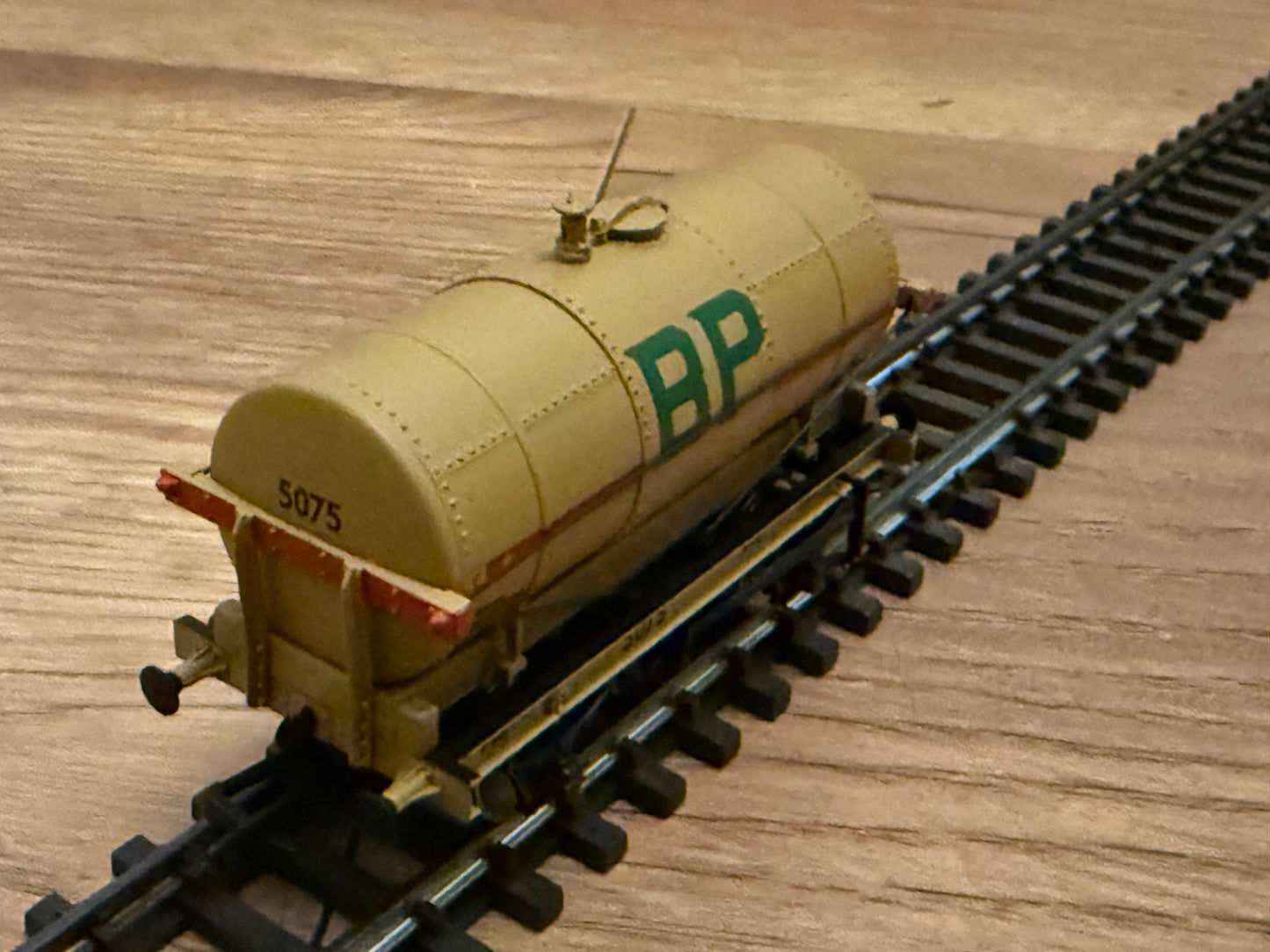 Bachmann OO Gauge 5075 Shell BP Tank Wagon