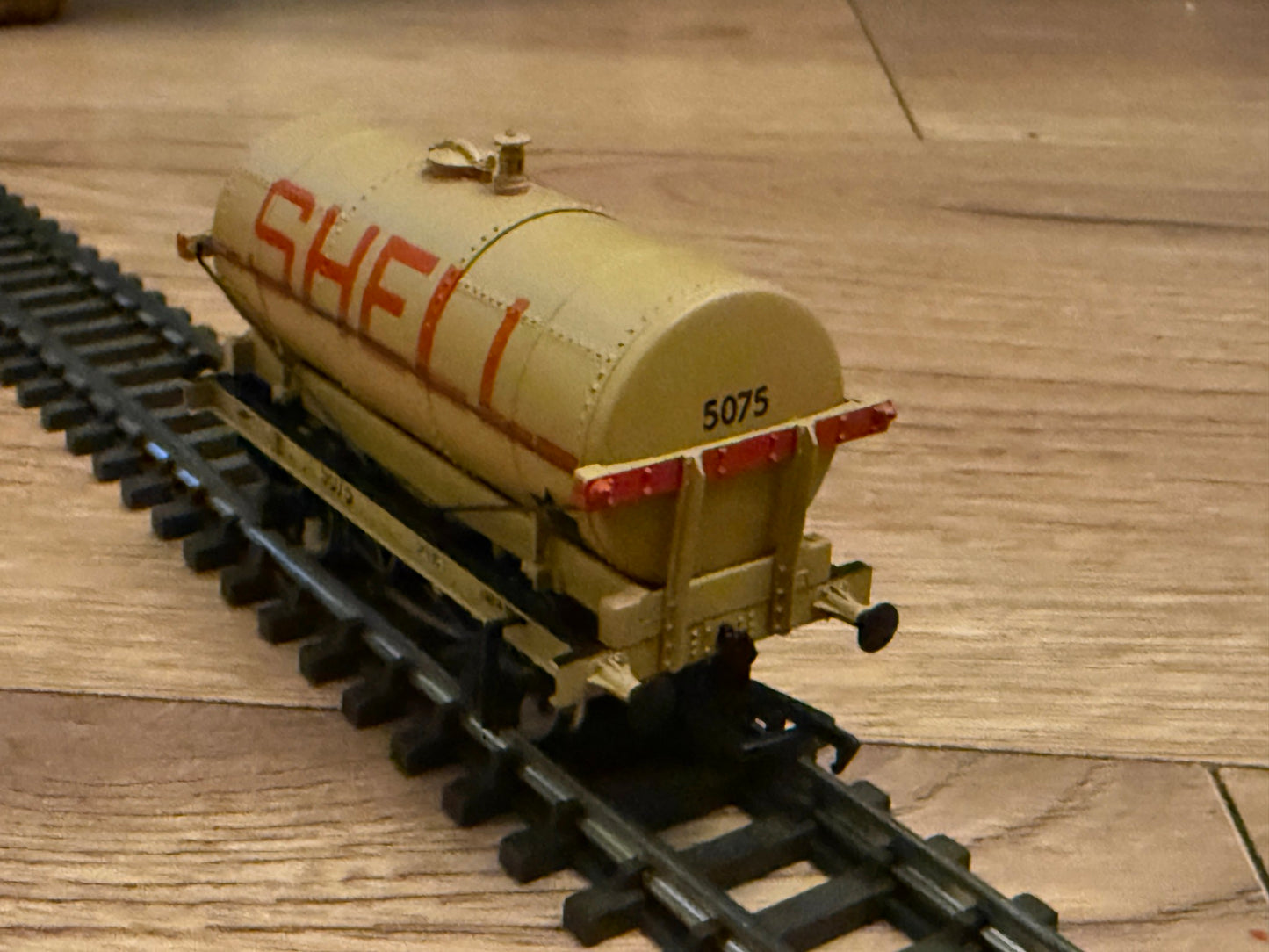 Bachmann OO Gauge 5075 Shell BP Tank Wagon