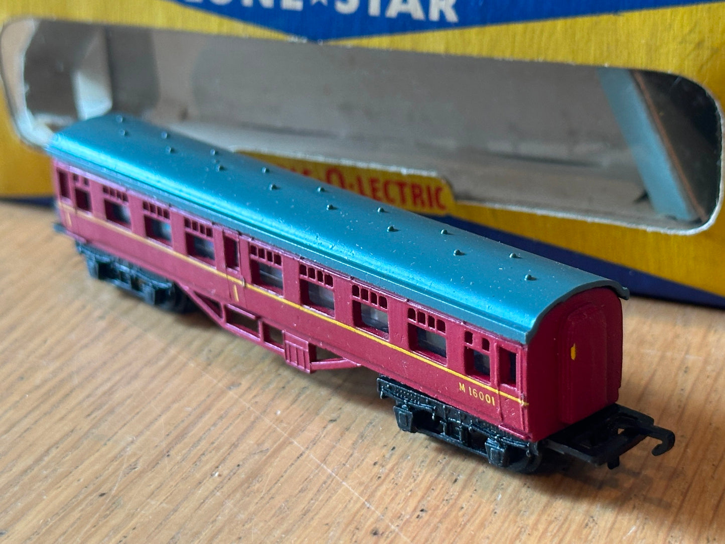 Lone Star OOO/N Gauge Treble-O Lectric Mk1 BR Coach M16001