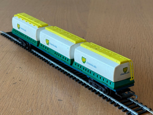 Triang Hornby R635 OO Gauge BR Freightliner Wagon BP Chemicals Containers
