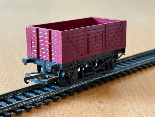 Hornby R112 OO Gauge Wagon 7 plank open wagon in BR maroon