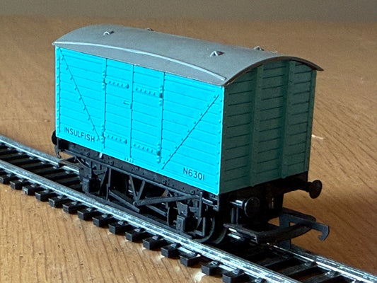 Tri-ang OO Gauge R16 Insulfish Refrigerated Wagon, 6301