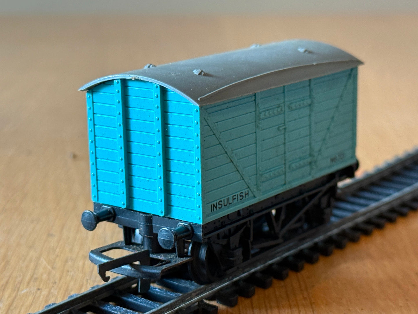 Tri-ang OO Gauge R16 Insulfish Refrigerated Wagon, 6301