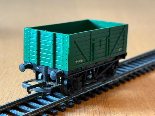Tri-ang Hornby OO Gauge R10 12 Ton 7 Plank Drop Door Wagon W1005.