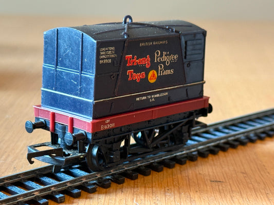 Hornby OO Gauge Wagon - Pedigree Prams. Pre Owned. R561