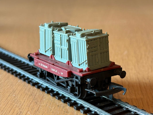 Hornby R340 OO Gauge BR 14t Conflat Wagon & Containers