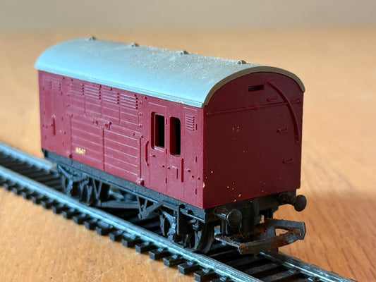 Hornby OO Gauge Wagon - Triang R123 Maroon Horsebox