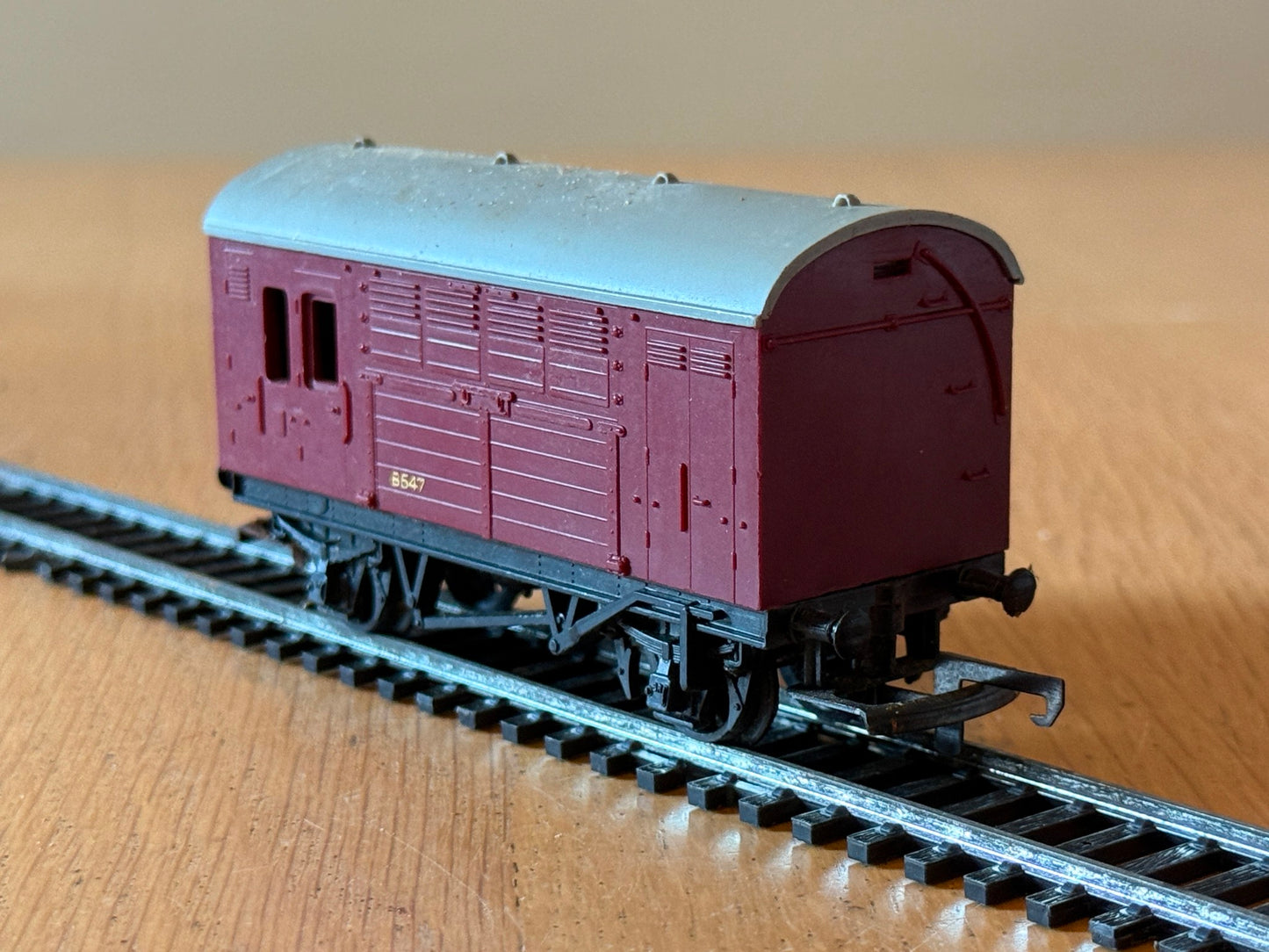 Hornby OO Gauge Wagon - Triang R123 Maroon Horsebox