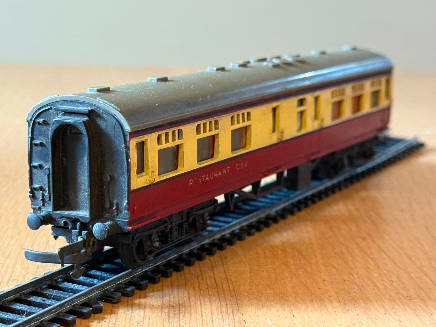 Tri-ang OO Gauge R28 M2001 Restaurant Car