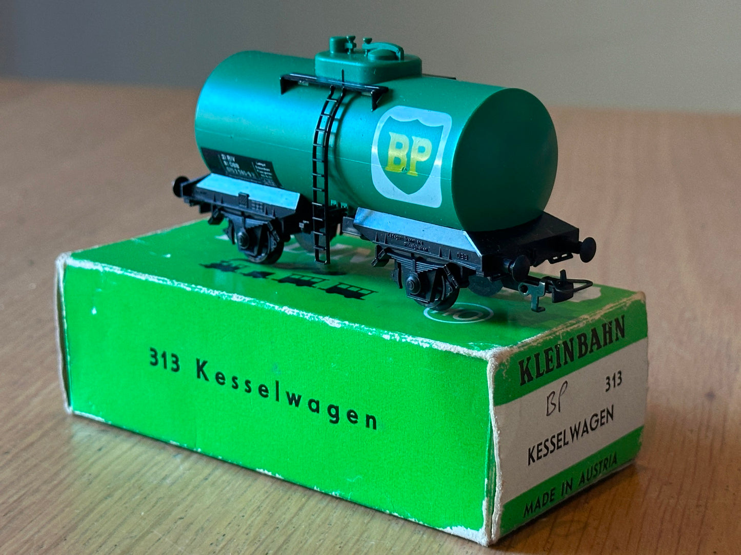 Kleinbahn 313 HO Scale ÖBB BP Tank Wagon 580-9. Boxed.