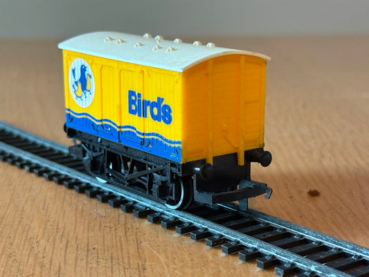 Hornby OO Gauge Closed Van - Birds. Pre Owned. R002.