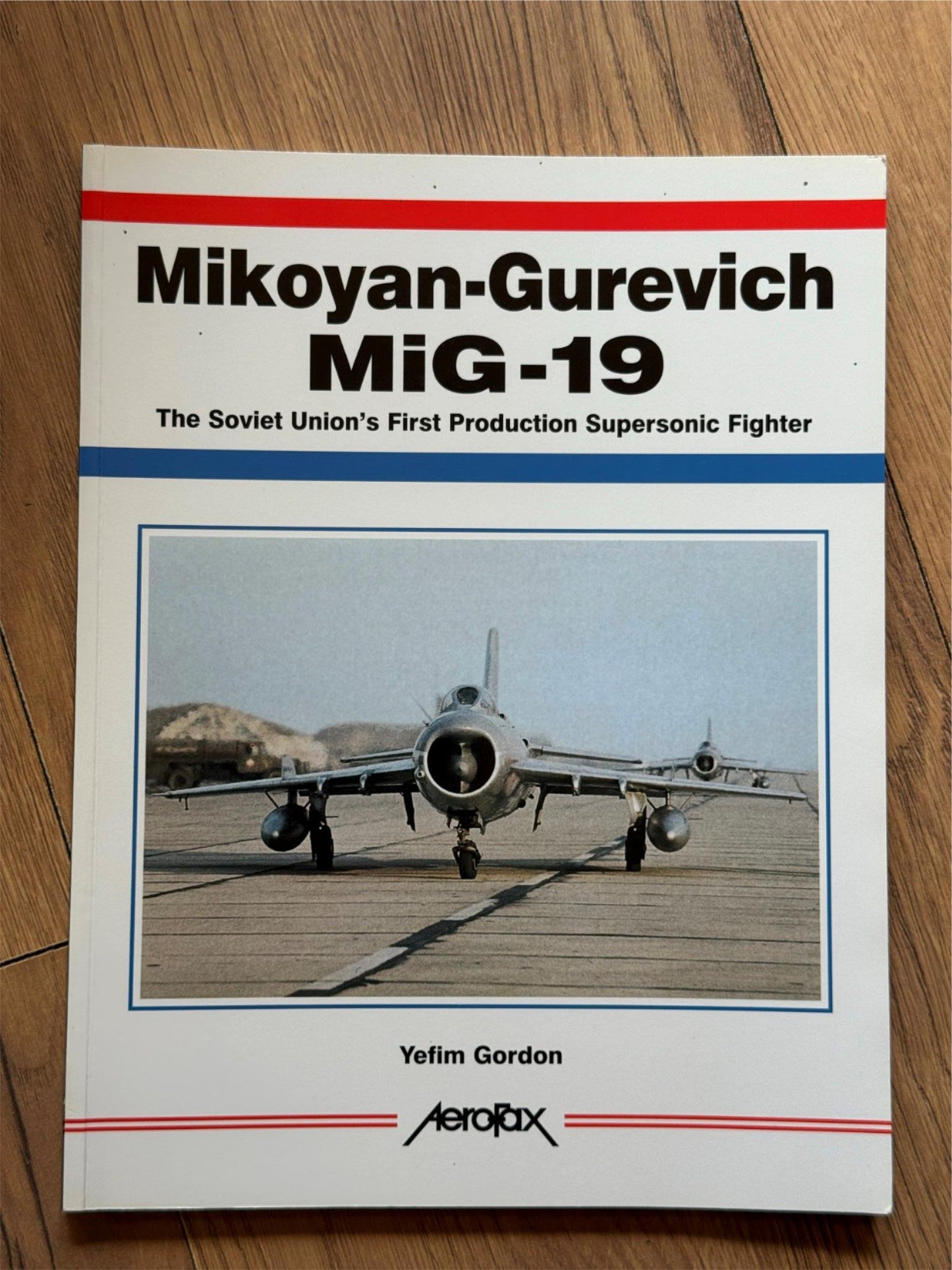 Aerofax Book - Mikoyan-Gurevich MiG-19