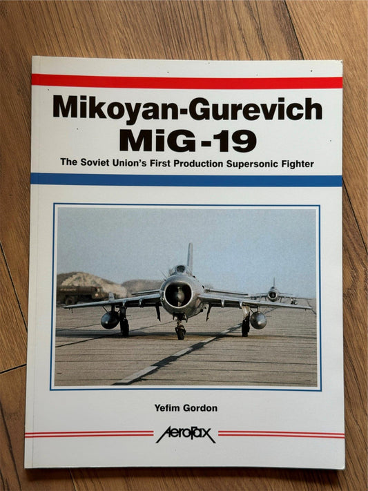 Aerofax Book - Mikoyan-Gurevich MiG-19