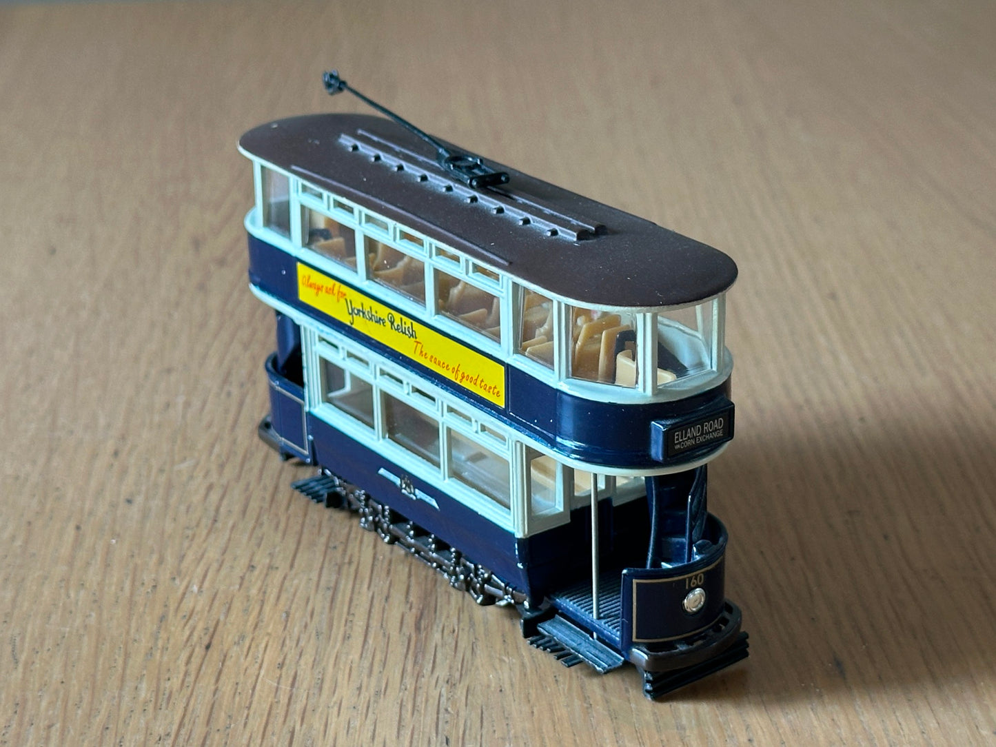 Corgi Classics 36802 OO Gauge 1:76 Leeds Tramways Fully Closed Tram