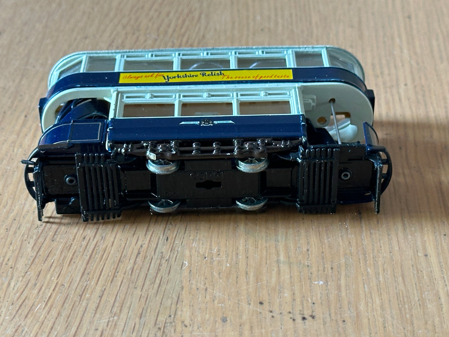 Corgi Classics 36802 OO Gauge 1:76 Leeds Tramways Fully Closed Tram