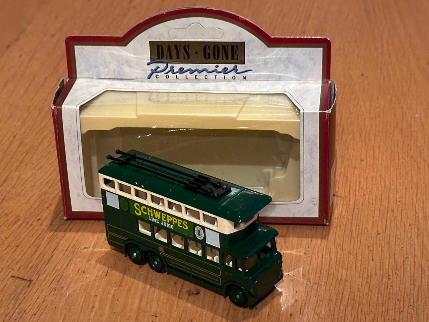 Days Gone Premier - 41007 Schweppes 1928 Karrier E6 Trolley Bus